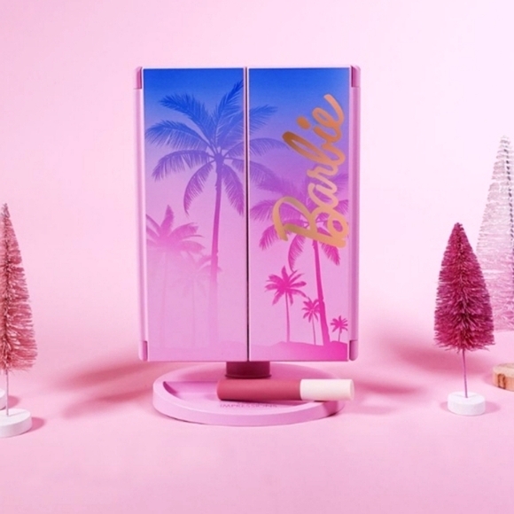 Barbie Trifold LED Makeup Mirror - Picture 5 of 10